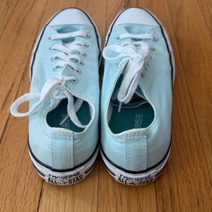 EUC Woman’s Size 9 M Converse Mint Colored Tie Canvas Sneakers